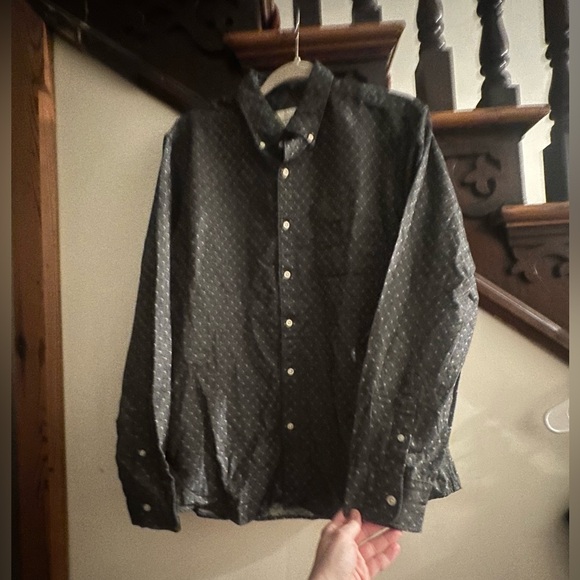 American Eagle Men’s Classic Fit Button Down Shirt Gray Polka Dot Size Large NWT - Picture 2 of 5